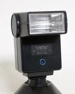 Vivitar Auto Tiristore 550FD Canon Ricoh Elettronica Montaggio a Scarpa Flash 35mm SLR - Foto 1 di 3