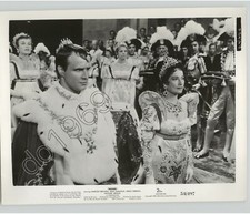 MARLON BRANDO & JEAN SIMMONS In DESIREE Film Actors Movie Star 1954 Press Photo