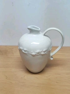 Vintage kleines Elfenbein Milchkännchen Krug Eichel Blatt Muster Griff 6,5" Höhe  - Bild 1 von 7