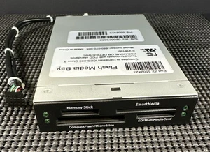 Lecteur Flash Media Bay Compact Flash Microdrive Carte Multimédia SD DRIVE 4x6x1" - Photo 1/3