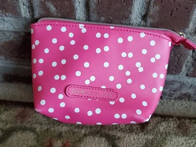 Bolso de cosméticos Dabney Lee rosa con lunares blancos Foto 1 de 4