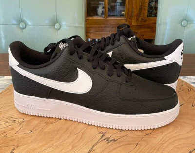 NUOVE NIKE AIR FORCE 1 '07 nere e bianche in pelle con ciottoli! tg 12 uomo CT2302 002 - Immagine 1 di 4