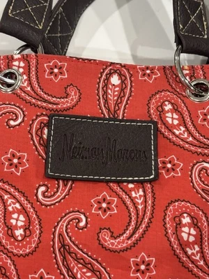 Bolso/comprador Neiman Marcus Bandana Paisley Title Foto 1 de 4