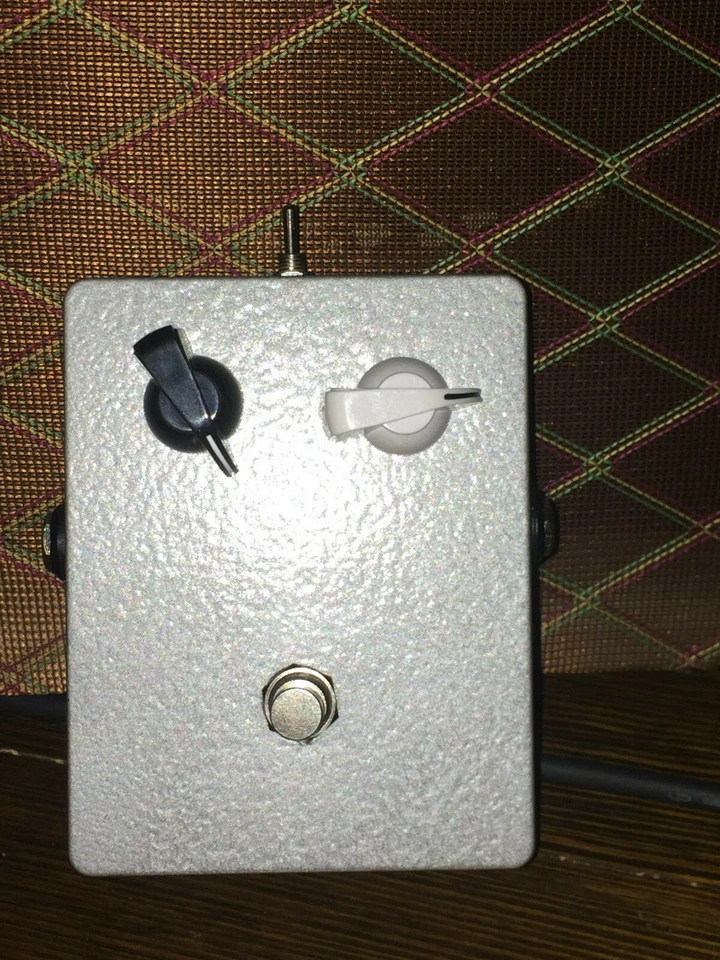 Pedal Fuzz Vox Tonebender MK1.5 Style Orig. SFT 337/OC76 Germanio ESCUCHAR Foto 1 de 4