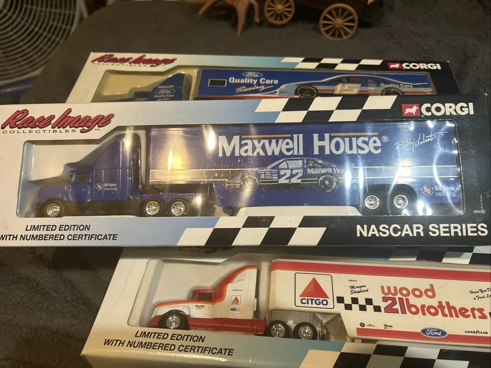 Corgi Race Image Nascar Transporter Maxwell House Bobby Labonte - Image 1 of 1