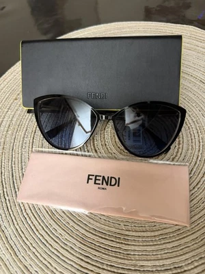 Fendi Sunglass - Image 1 of 4