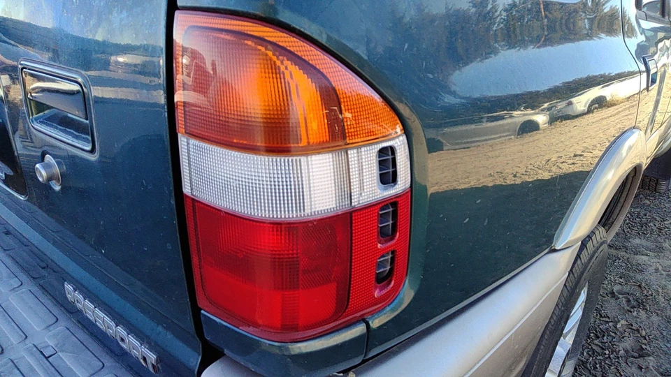 1998-2002 Honda Passport passageiro luz traseira direita fabricante de equipamento original lâmpada de freio traseira 5647813 - Imagem 1 de 3