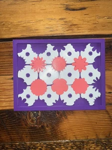 Rompecabezas giratorio de flores inspirado en Survivor - Imagen 1 de 3