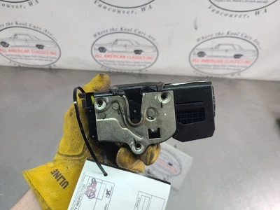 Actuador de bloqueo de pestillo de puerta de pasajero delantero derecho Hummer H2 2003-2007 (probado) OEM Foto 1 de 4