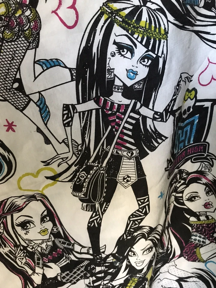 Monster High Twin Flat Sheet 2012 60%Cotton/ 40% Polyester - Image 1 of 3