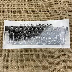 VINTAGE ARMY RAF BRITISH MILITARY B&W GROUP PHOTOGRAPH PICTURE 18.5cm x 8cm - Picture 1 of 3