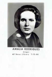1966 Press Photo Portuguese Actress and Singer Amalia Rodrigues - Picture 1 of 2
