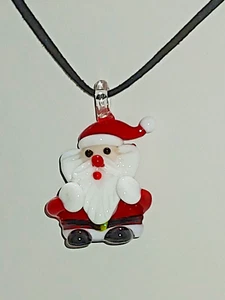 Collar Colgante Santa Claus Blanco Rojo Negro Gran Lámpara Vidrio 45mm x 28mm - Imagen 1 de 5