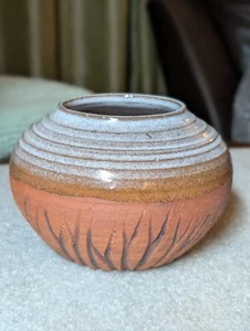 Vintage Signed Redware Studio Art Pottery Vase 3.75" Tall 5" Wide - Picture 1 of 10
