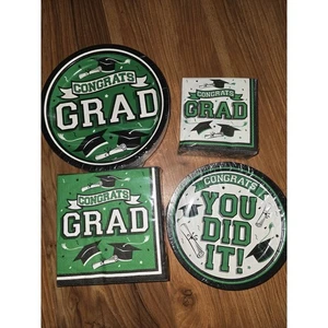 Gatherfun Graduation Party Supplies Dinnerware Set green Disposable dinner paper - Picture 1 of 2