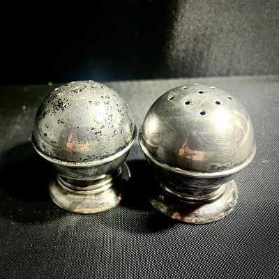 Lunt Silver Vintage Salt Shakers - Imagem 1 de 4