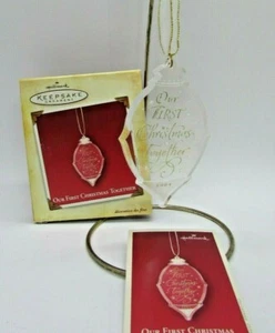 Hallmark Keepsake NUESTRA PRIMERA NAVIDAD JUNTOS Adorno de Navidad 2004 - Imagen 1 de 6