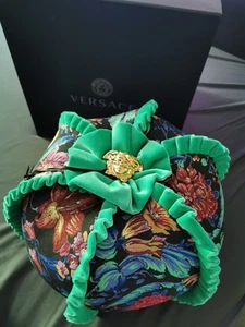 Versace Kissen Gefühlt 30x30.Neu Mit Goldener Medusa. Neupreis 655.-€ - Bild 1 von 11