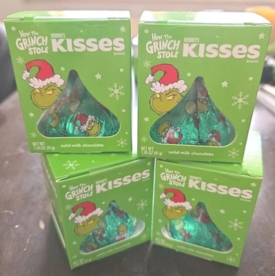4 dulces de Navidad Hershey's Kisses Grinch chocolate con leche sólido, caja de regalo 1,45 oz Foto 1 de 4