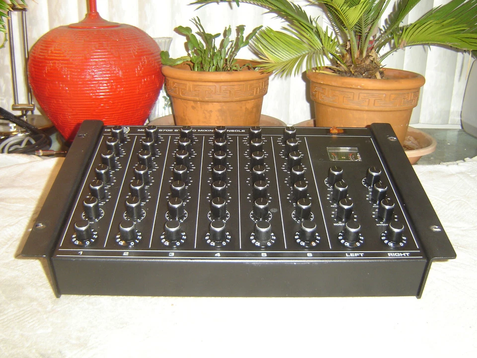 Biamp 6702, Stereo Mixing Console, 6 Ch Mixer, Spring Reverb, Eq, Vintage Rack  - Image 1 of 4