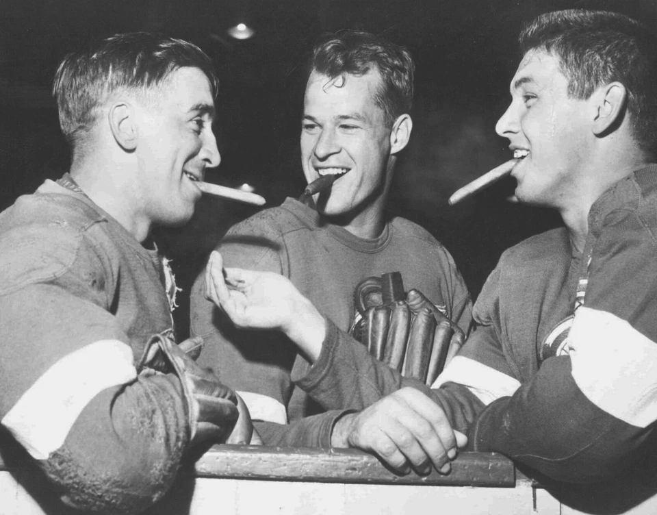 Ted Lindsay Gordie Howe Alex Delvecchio 8x10 Photo NHL Hockey Print - Image 1 of 1