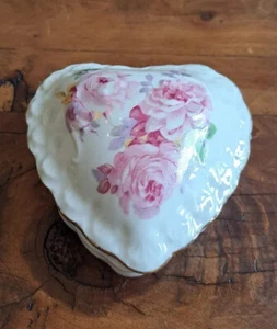 Caja de baratijas de porcelana en forma de corazón diseño floral rosas rosas rosas Japón - Imagen 1 de 5