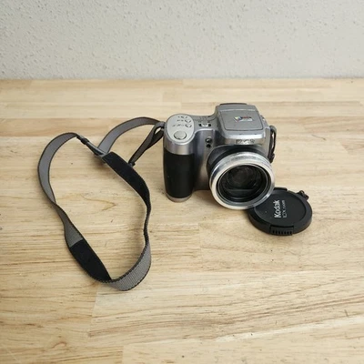 Kodak EasyShare Z740 5.0MP Digital Camera - Silver 10x Zoom - For parts - Image 1 of 4