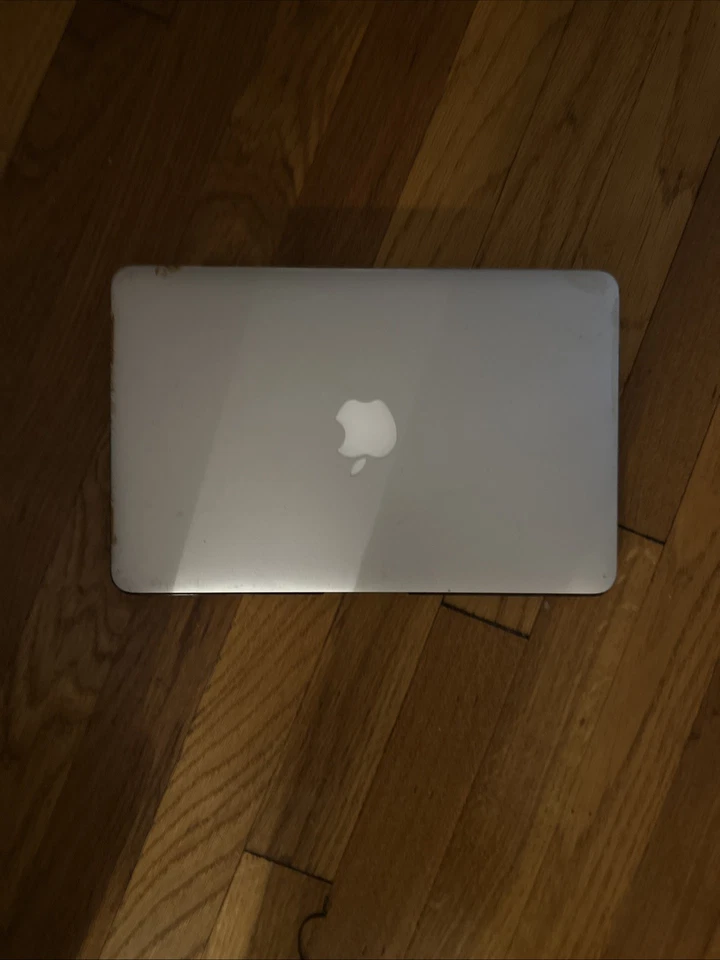 MacBook Air 11 pulgadas, mediados de 2012 A1465 Core i5, 1,7 GHz 4 GB RAM, 120 GB SSD Foto 1 de 1