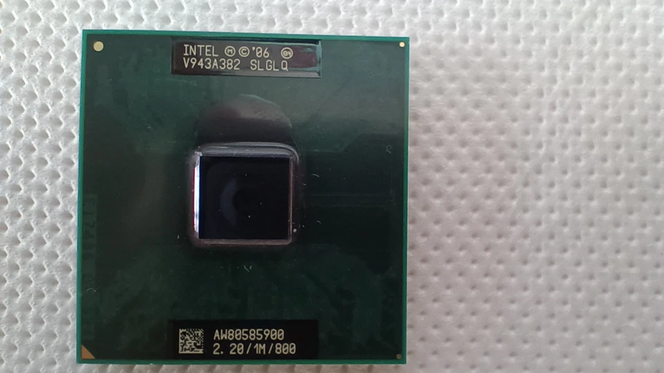 Intel Celeron 900 2.20 Ghz 1MB Cache L2 - Bus 800Mhz (Socket P mPGA478-mBGA479) - Immagine 1 di 4