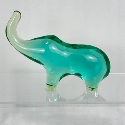 Rare Abraham Palatnik Lucite Green Acrylic Silon Rio Brazil 5" Elephant Sculptur - Image 1 of 4