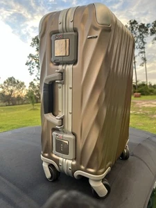 Tumi 19 grados International Carry On aluminio 98817-9886036860TRSF2 - Imagen 1 de 12