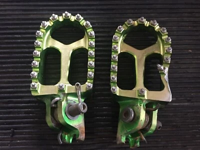 2008 KAWASAKI KX450F FOOT PEGS - Image 1 of 4