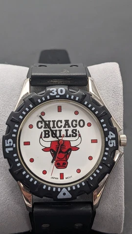 Chicago Bulls NBA Championship Vintage Watch New Battery Installed Free Shipping Cover
