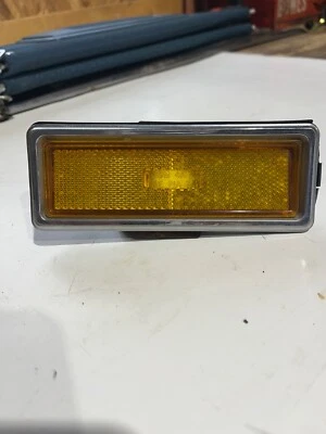 Luz marcadora derecha o izquierda Buick Electra 225 Limited Estate Wagon 1975-1976 Foto 1 de 4