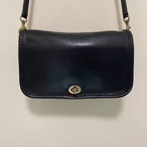 Vintage COACH Penny Pocket Black 100% Leather 9755 Gold Turnlock Crossbody Purse - Picture 1 of 12