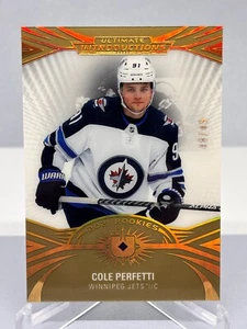 21-22 COLE PERFETTI UI-18 SP/49 Ultimate Introductions Rookie Gold Winnipeg Jets - Imagen 1 de 2