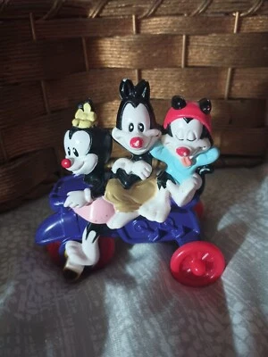 Animaniacs: Dot Yakko Wakko On A Triciclo Bicicleta Warner Bros Figura de Juguete 1993 Foto 1 de 4