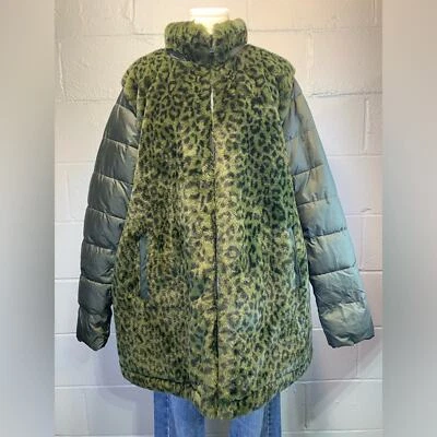 Abrigo acolchado para mujer Via Spiga verde imitación piel estampado de leopardo talla XL. Foto 1 de 4