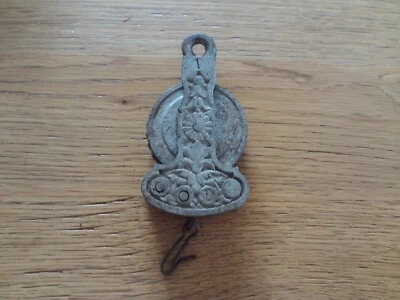 ANCIENNE POULIE POUR LAMPE MONTE ET BAISSE POUR LUMINAIRE - Photo 1/4