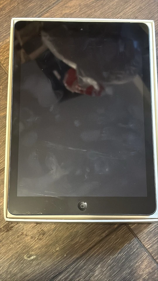 Apple iPad Air Cellular 1st Generation 16GB, Wifi + 4G Sim Card Version A1475 - Image 1 of 2