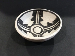 Anasazi signierte kleine 4,75" Schüssel geometrisch indianische Keramik 2000 - Bild 1 von 8