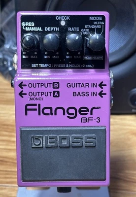 Pedal de efeitos de guitarra Boss BF-3 Flanger funciona usado - Imagem 1 de 4