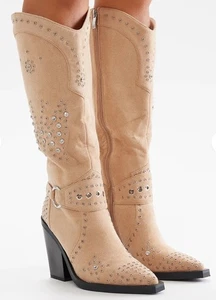 Fashion Nova Sedona Studded Cowboy Boots - Cream Size 9 New No Tags - Picture 1 of 9