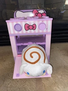 Hello Kitty Cookeez Makery Sanrio Friends duftende interaktive Plüsch-Zimtpuppe - Bild 1 von 13