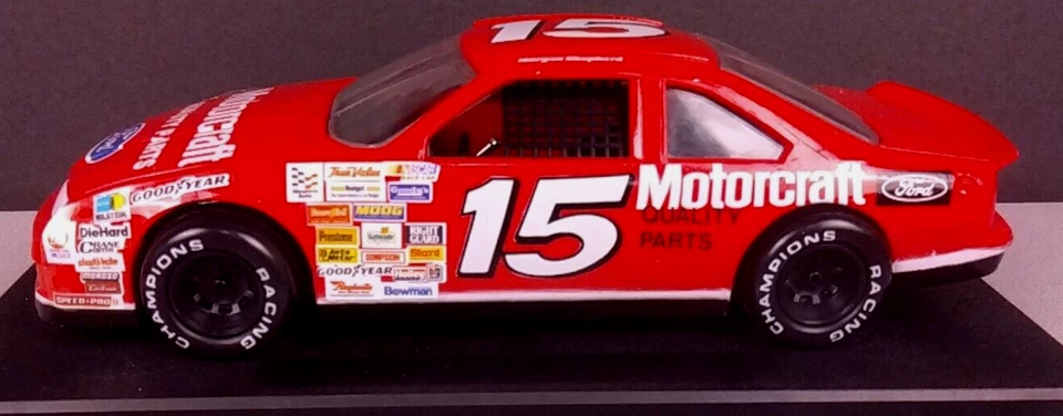 Гоночные чемпионы 1991 No15 Morgan Shepherd NASCAR масштаб 1:24 автомобиль на стенде (BNC12) - Изображение 1 из 4