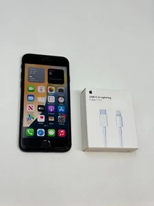 Apple iPhone SE (3rd Generation) A2595 - 64GB Unlocked Midnight - Like New 100% - Afbeelding 1 van 10