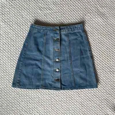 Minifalda de mezclilla reconstruida línea A con botones - OS - USADA EN EXCELENTE ESTADO Foto 1 de 4