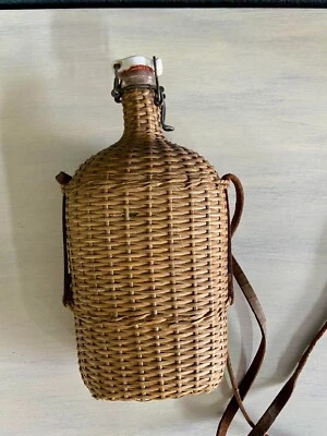 Ancienne gourde de pèlerin Lourdes - verre, osier, bouchon porcelaine et cuir - Photo 1/4