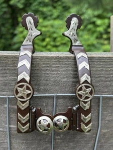 Coppia Speroni Donna Western Acciaio Marrone Inciso Stelle Argento - Foto 1 di 6