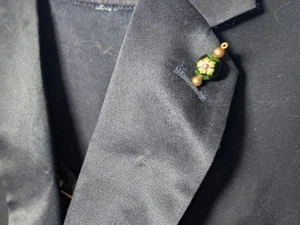 Spilla bastone cappello bavero perline floreali Cloisonne vintage ~ tono oro ~ 3" - Foto 1 di 11